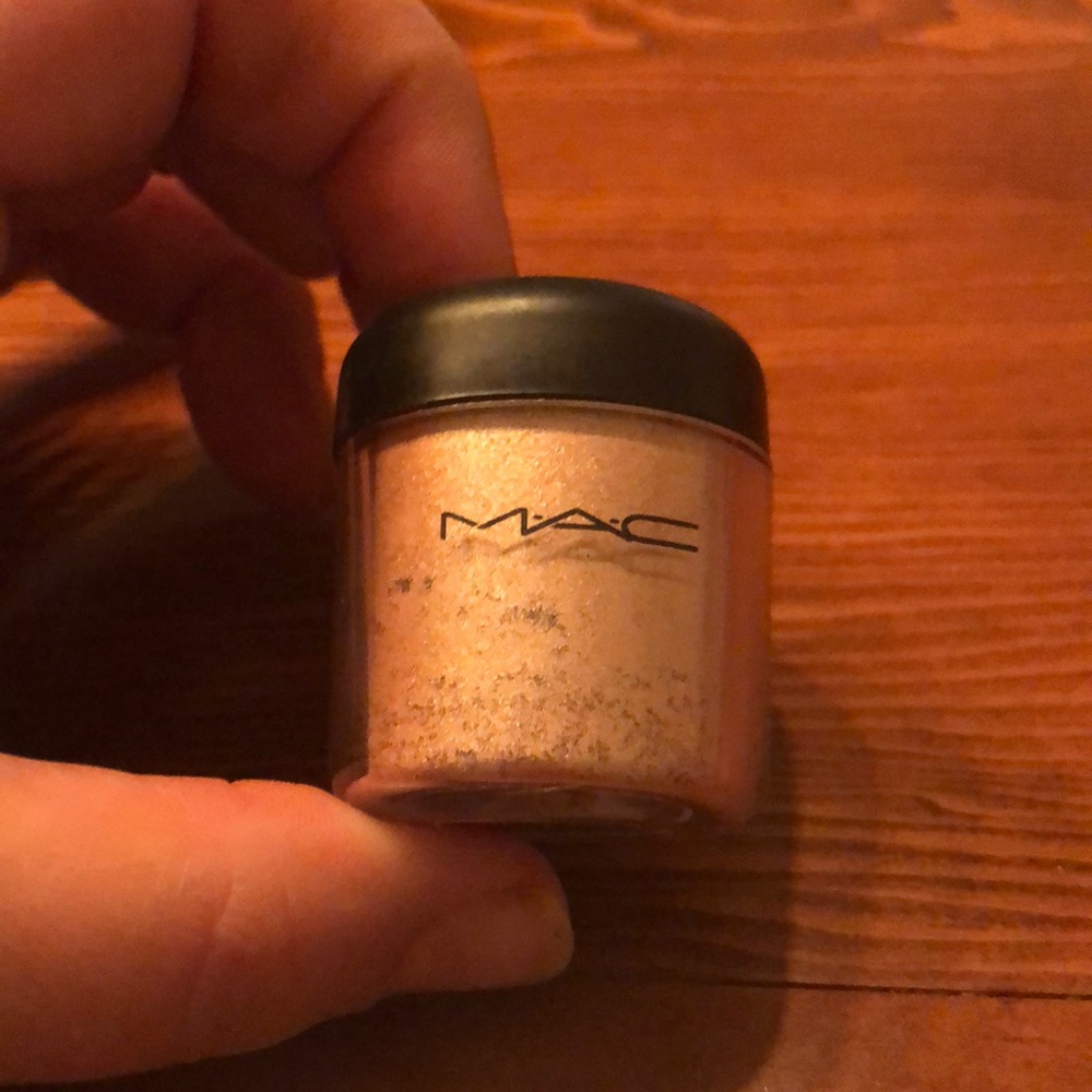 MAC cosmetics pigment in Jardin Aires